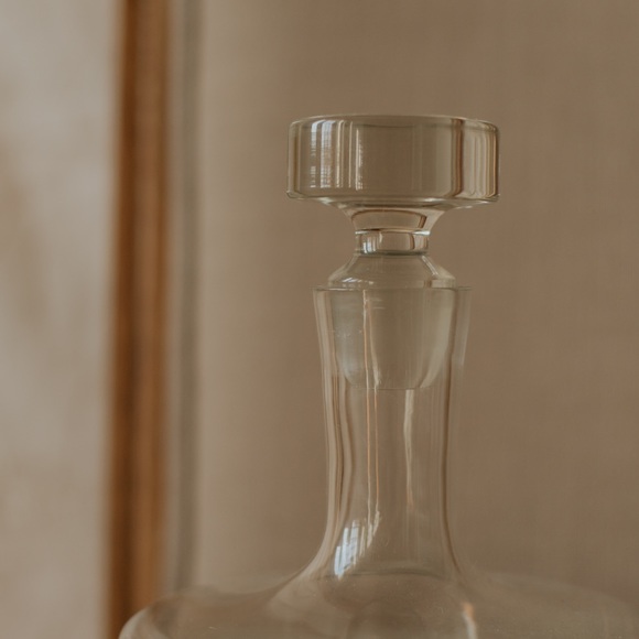 Vintage etched glass decanter with ship detail - Picture 4 of 4